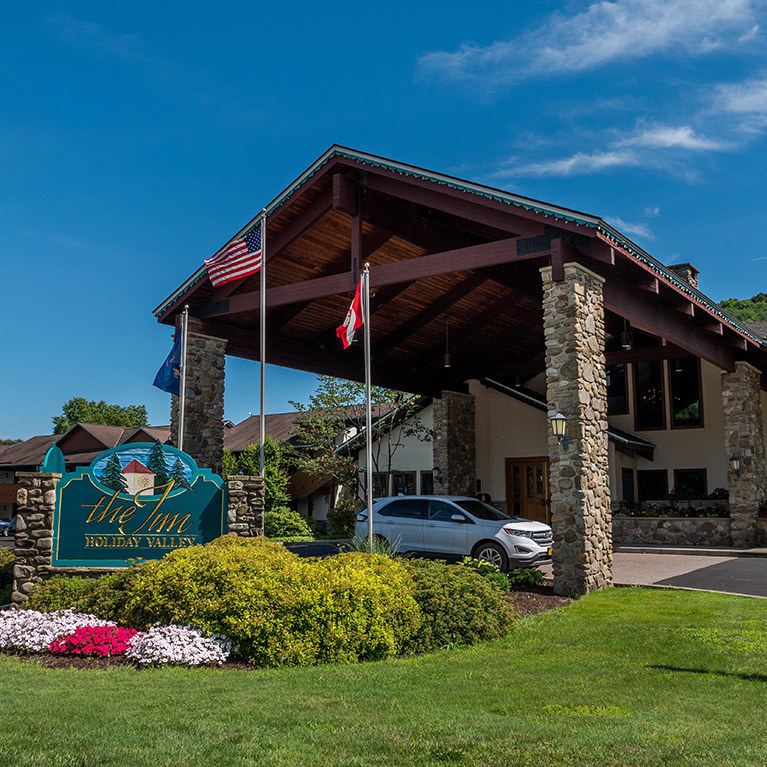 Front view of the Inn at Holiday Valley in the summer.